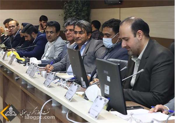 نشست صمیمی سرپرست شرکت زاگرس جنوبی با مدیران  و رؤسای ستادی و عملیاتی در سال جدید 11