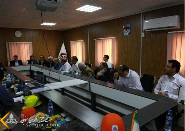 بازدید مدیرعامل شرکت نفت مناطق مرکزی ایران و هیات همراه از میدان نفتی خشت 30