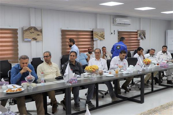 بازدید مدیرعامل و مدیر مهندسی و ساختمان شرکت نفت مناطق مرکزی و‌ هیأت همراه از میدان خارتنگ 7
