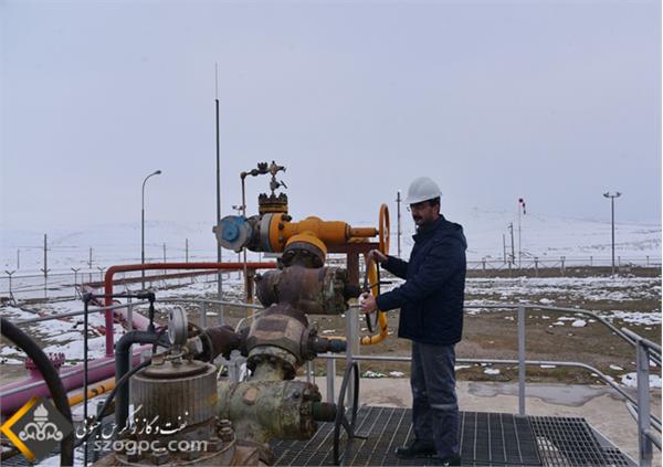 تلاش کارکنان نفت و گاز شرق در تولید پایدار گاز در شمال شرق کشور در شرایط سرد زمستانی+تصویر