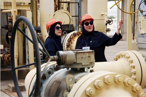 بازدید جمعی از بانوان متخصص از مناطق عملیاتی شرکت بهره برداری نفت و گاز زاگرس جنوبی 16