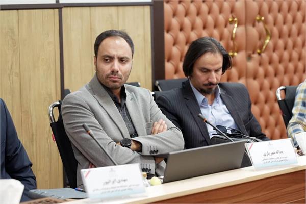 نشست صمیمی رئیس روابط عمومی شرکت ملی نفت ایران با کارکنان روابط عمومی نفت مناطق مرکزی 14