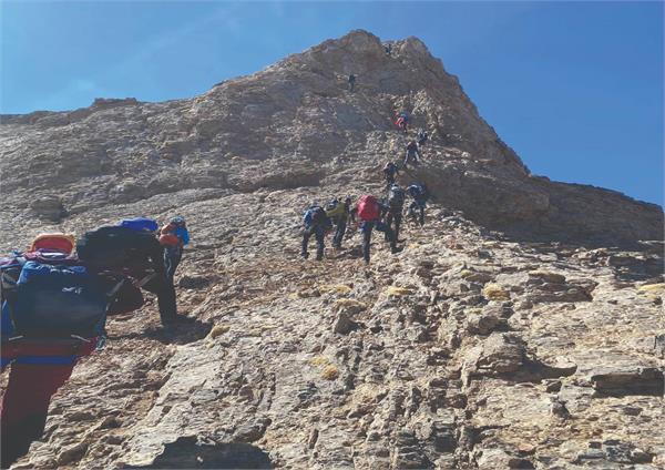 فتح قله خلنو توسط بانوان کوهنورد نفت مناطق مرکزی ایران 1