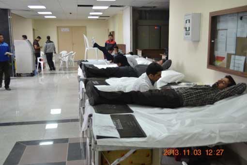اهداء خون کارکنان منطقه عملیاتی سروستان و سعادت آباد 1