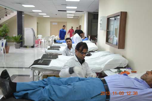 اهداء خون کارکنان منطقه عملیاتی سروستان و سعادت آباد 4