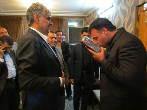دیدار مدیر عامل شرکت نفت مناطق مرکزی ایران با خانواده شهدا 5